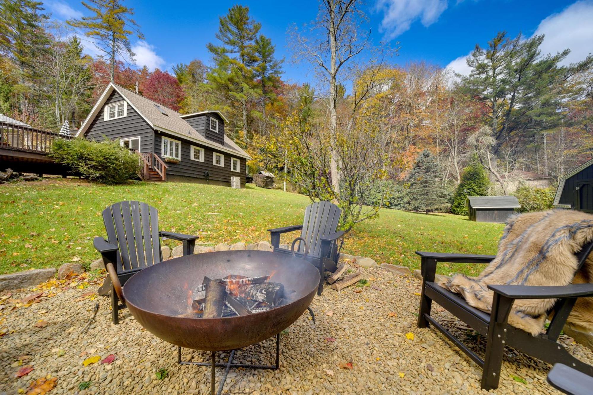 Enchanting Highlands Cottage With Pond And Falls! מראה חיצוני תמונה